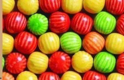 网红挑战吃绿瓜糖