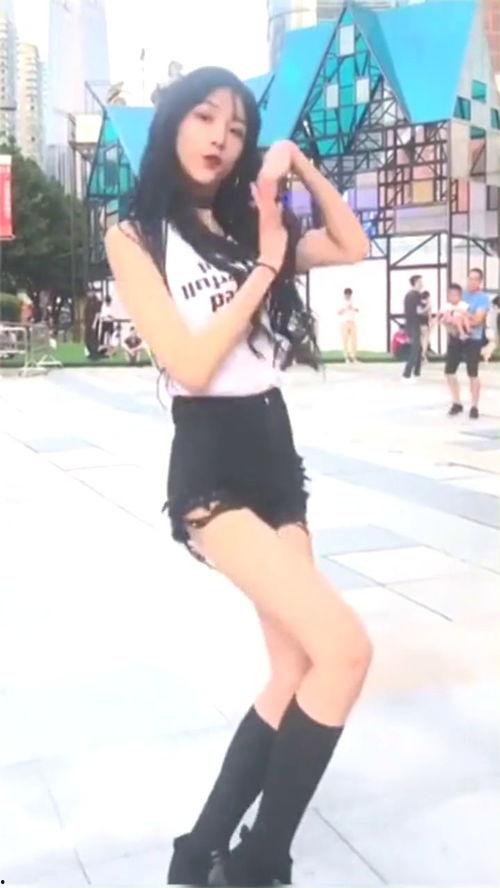 网红吃瓜跳舞是谁啊图片,揭秘网络红人的热门瞬间