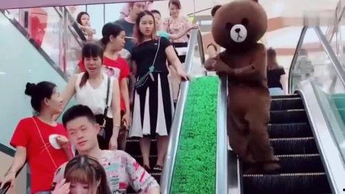 网红吃瓜挨揍视频播放,网络暴力与道德底线