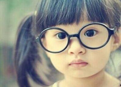 吃瓜小网红戴眼镜,揭秘网红戴眼镜的独特魅力