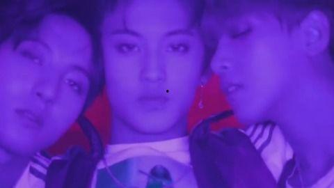 吃瓜男博主网红紫色灯光,揭秘网红背后的故事