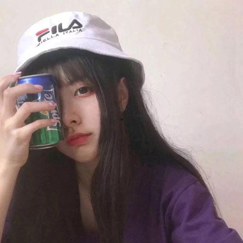 短发女生网红吃瓜视频
